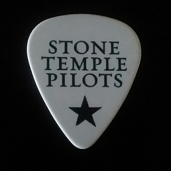 Stone Temple Pilots Other - 🎸STONE TEMPLE PILOTS PICK FROM 2006 CONCERT🎶